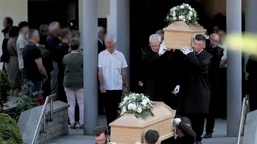 pożegnanie ofiar morderstw w starej wsi. poruszające słowa księdza i a