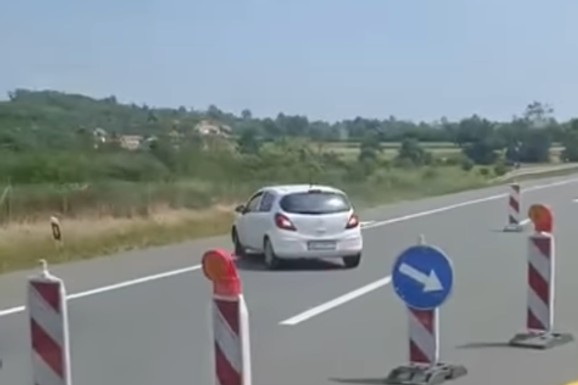 (FOTO, VIDEO) UŠAO U KONTRASMER, SHVATIO, PA KRENUO U RIKVERC PREKO SVIH TRAKA! Novi slučaj vožnje u suprotnom smeru na auto-putu "Miloš Veliki"