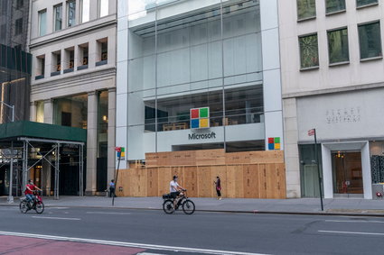 Microsoft zamyka wszystkie fizyczne sklepy