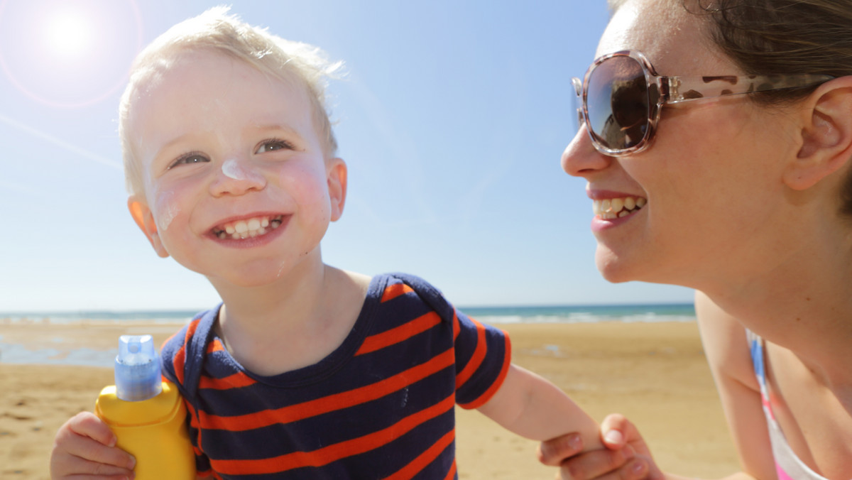  Uczulenie na słońce u dzieci: jak sobie z nim radzić? Objawy, przyczyny