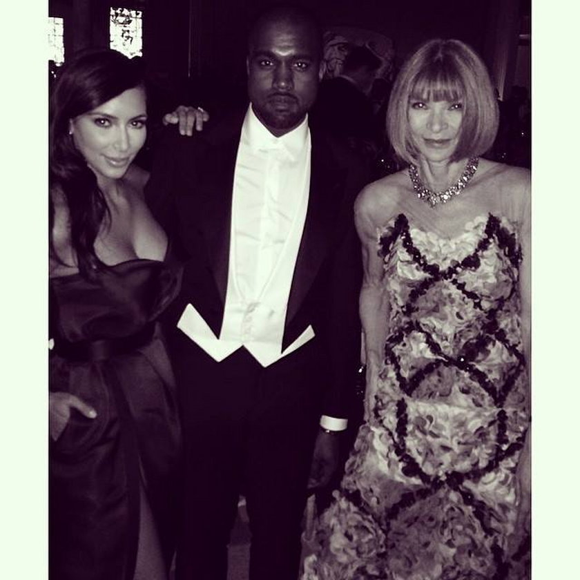 Kim Kardashian i Kanye West w towarzystwie Anny Wintour na gali Met