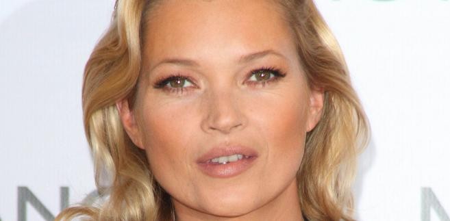 <b>3. Kate Moss</b><br>
Do rangi topmodelki wyniósł ją Calvin Klein, a jej świetna passa trwała do 2005 roku, kiedy brytyjska bulwarówka opublikowała zdjęcia Moss zażywającej kokainę. Modelka straciła wtedy większość kontraktów i zyskała miano 'najbardziej awanturniczej modelki w historii ostatnich lat'.<br>
Moss podniosła się jednak po upadku, i 2010 roku zarobiła już ponad 9 mln dol.