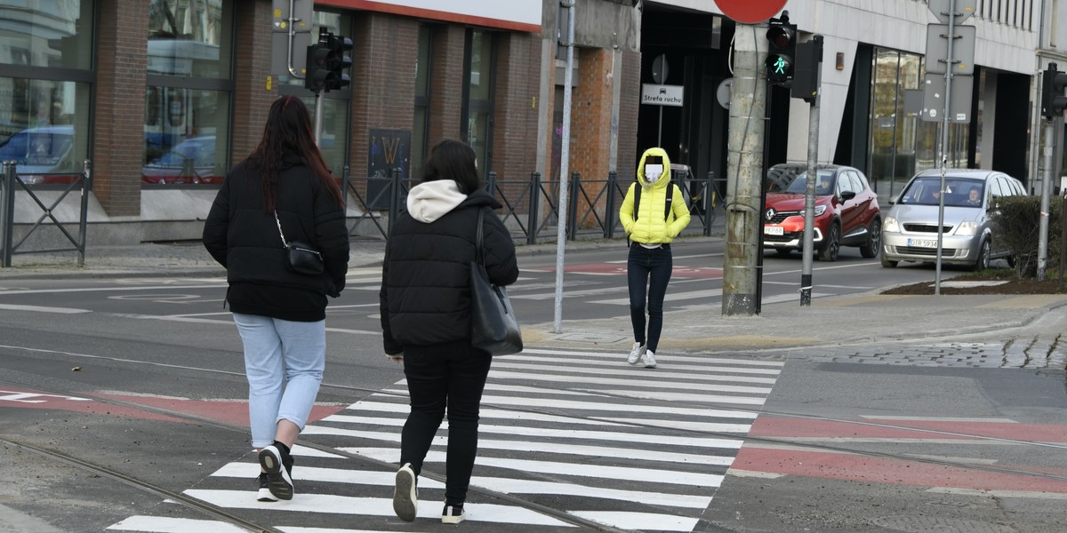 Zmiana przepisów drogowych. Pierwszeństwo pieszych na pasach