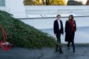 Melania Trump i Barron Trump zatwierdzali razem choinkę w 2017 roku