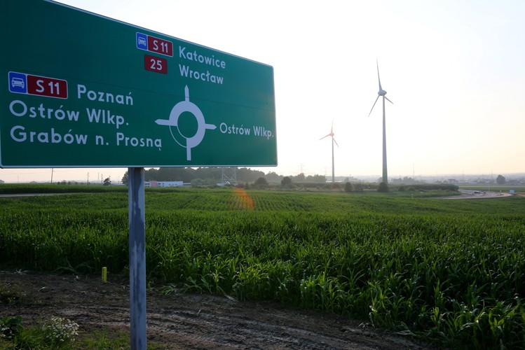 Dofinansowanie inwestycji ze środków UE wyniosło 174 mln zł. Budowa rozpoczęła się pod koniec 2014 roku. Wykonawcą było konsorcjum firm Mota-Engil Central Europe i Mota-Engil Engenharia e Construcao. 

<br><br>

(js) PAP/Tomasz Wojtasik