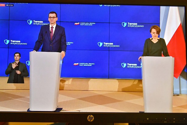 Premier Mateusz Morawiecki oraz minister rozwoju Jadwiga Emilewicz