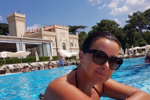 Naša voditeljka (60) prodavala svoj zlatni nakit da bi sinovima kupila odeću: "Kad mi je rekao cifru, bilo je sve rešeno"