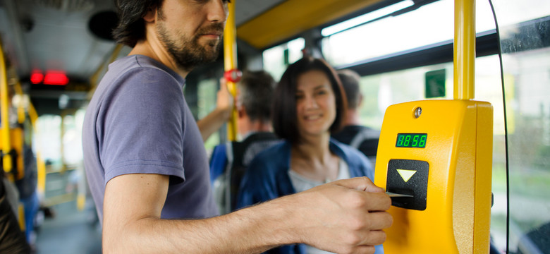 Mandat na jazdę na gapę? Polacy na to gwiżdżą! Niepokojące DANE