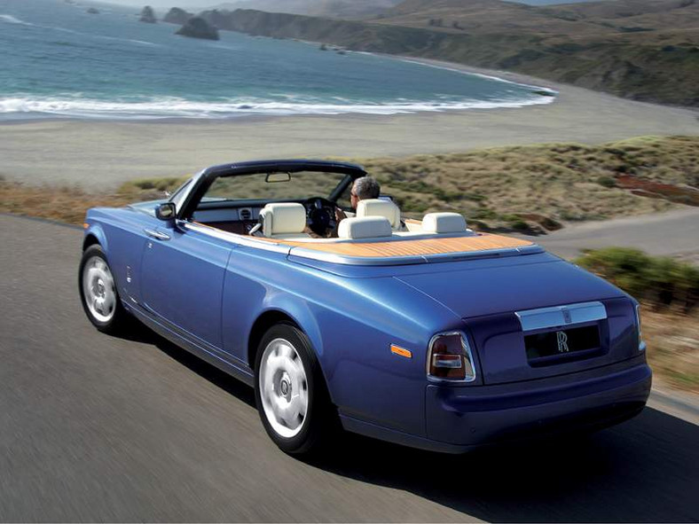 Rolls-Royce Phantom Drophead Coupe – boulevard cruiser (video)