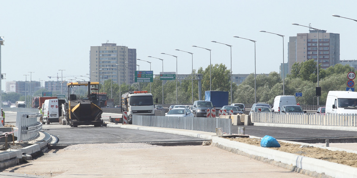 Ważna inwestycja dobiega końca. Drogowcy położyli asfalt na moście Grota-Roweckiego.