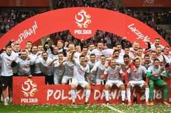 10 mln zł - tyle podzielą między siebie polscy piłkarze za awans na mundial. Zobacz kto, ile dostanie z tej kwoty