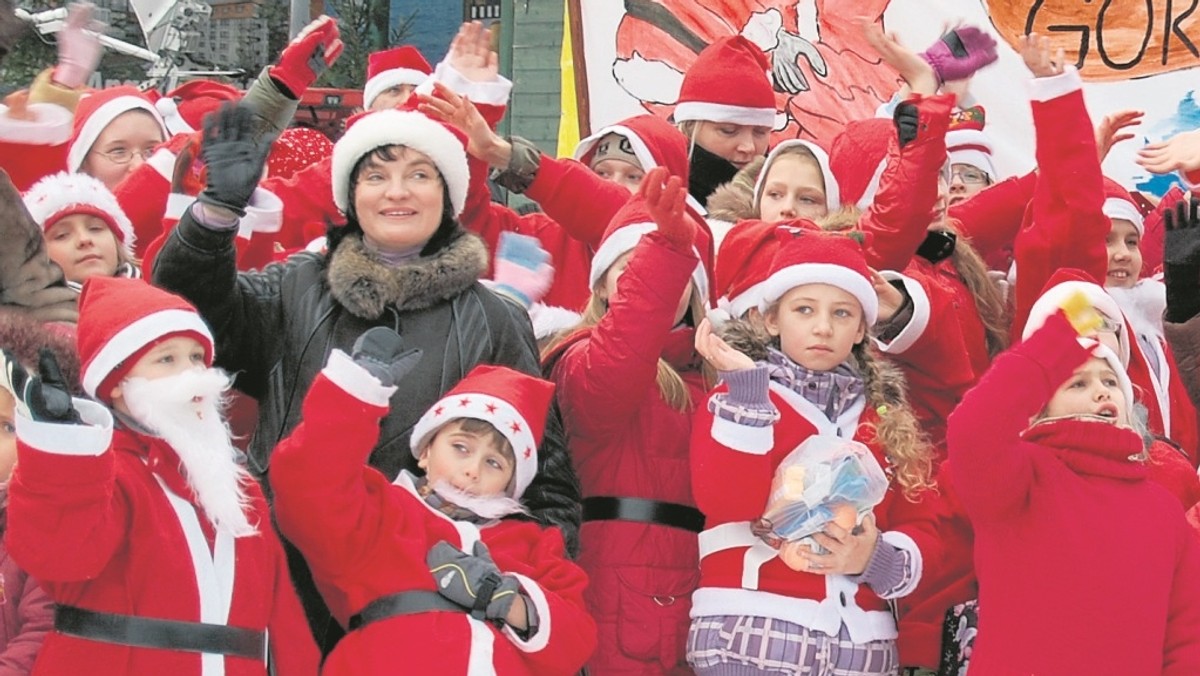 "Polska Dziennik Bałtycki": 6 grudnia Szymbark ponownie stanie się mikołajkową stolicą Polski. To tam, do Centrum Edukacji i Promocji Regionu, zjadą z całego kraju setki dzieci i dorosłych w czerwonych wdziankach na VIII Ogólnopolski Zjazd Mikołajów.