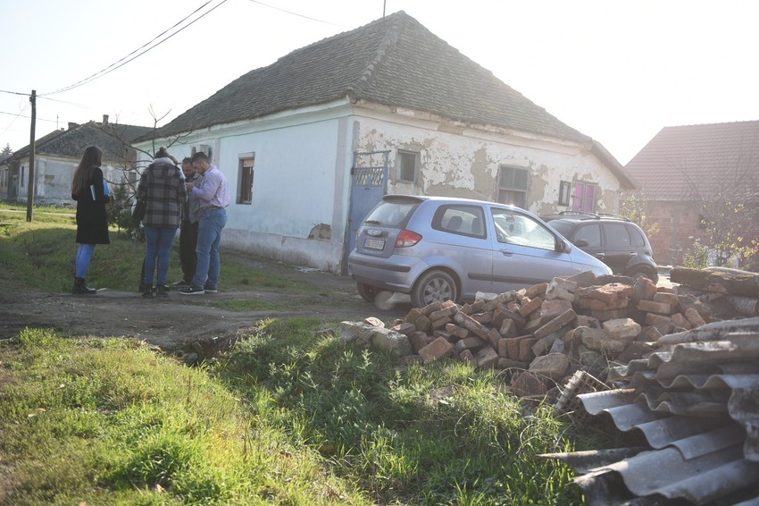 Majka mališana nije bila u stanju da priča