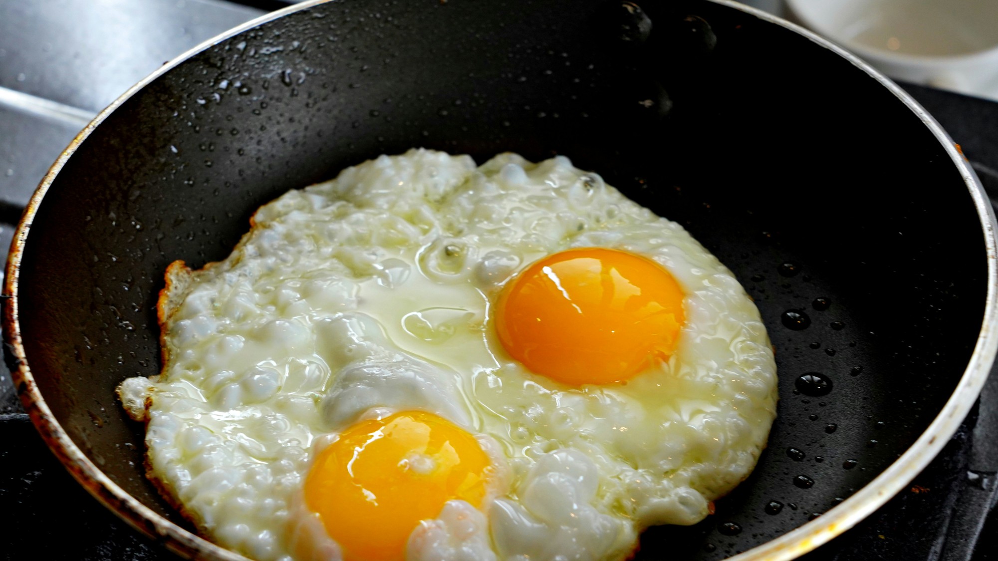 Kedy by sa mali vajcia soliť?