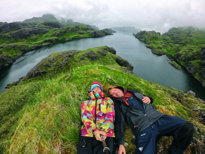 Ola i Michał na wyspie Adak, Aleuty, lato 2022 r. To za rejs w tym rejonie otrzymali Srebrny Sekstant w konkursie Rejs Roku.