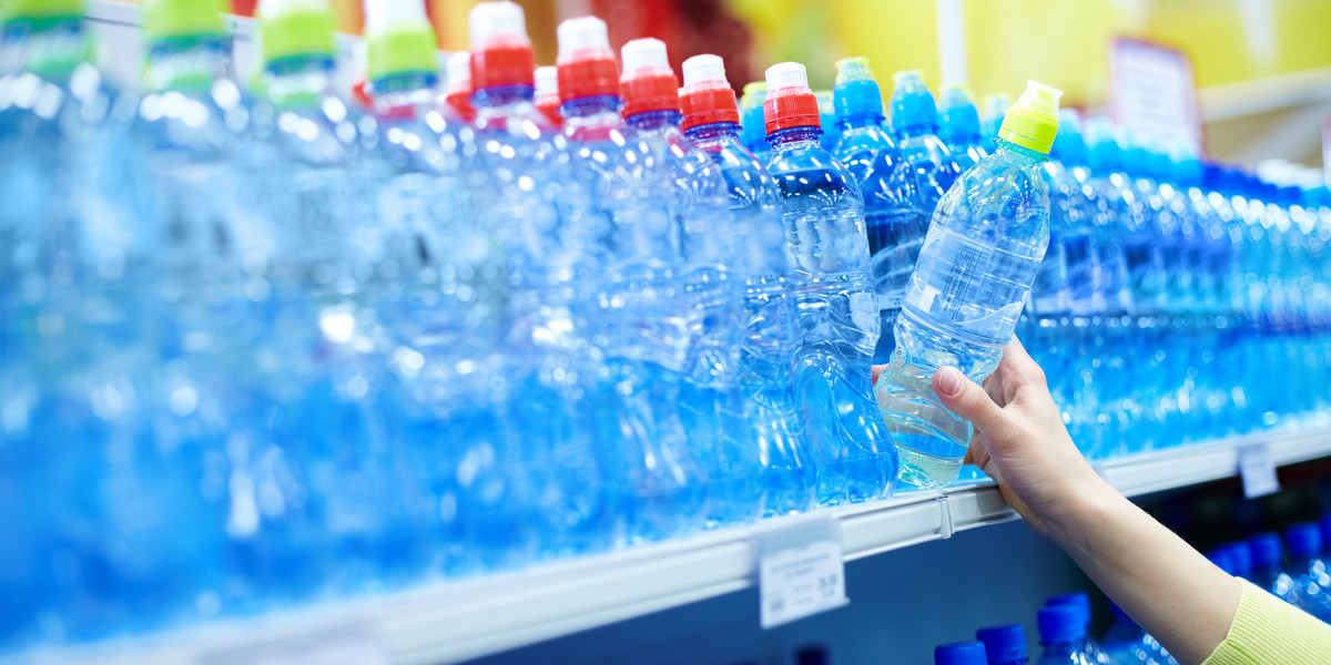 Nowe opłaty recyklingowe nakładane na plastikowe opakowania przełożą się na ceny produktów. 