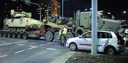 Wypadek w Bydgoszczy. Osobówka zderzyła się z czołgiem