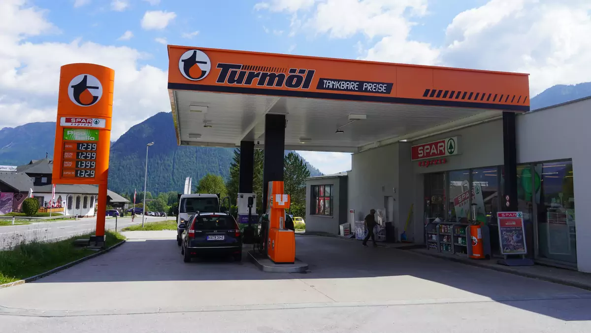 Orlen przejął sieć 267 austriackich stacji paliw
