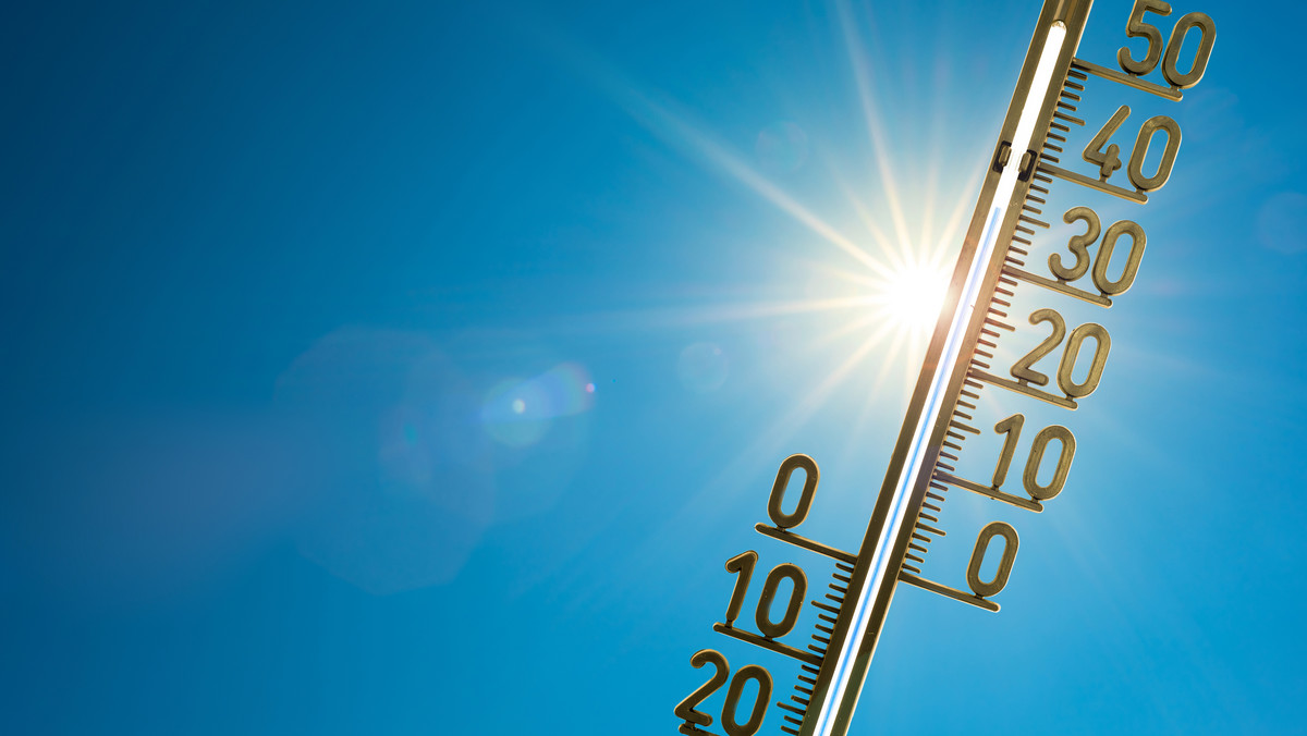 Na terenie pięciu województw temperatura w cieniu może dziś sięgnąć nawet 30 stopni Celsjusza. Upał może być groźny dla osób starszych i dzieci - zaleca się, aby takie osoby unikały zbyt długiego przebywania w pełnym słońcu. Wysokie temperatury mogą utrzymywać się nawet do jutra.