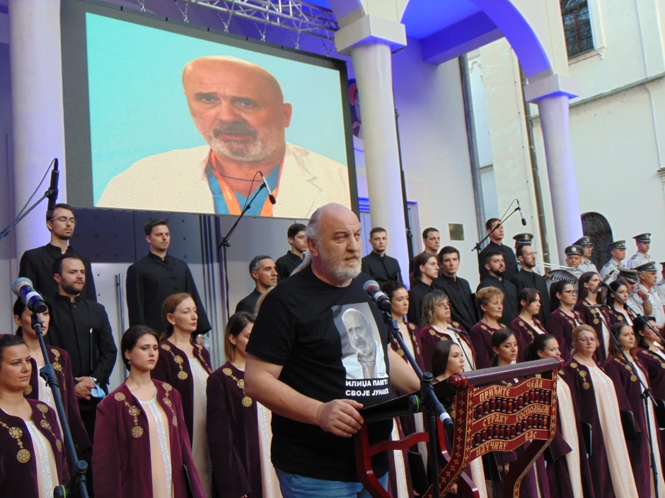 Goran Vračar pročitao pesmu posvećenu dr Laziću