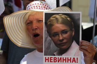 Ukraińska opozycja chce referendum w sprawie skazania Tymoszenko na siedem lat więzienia