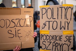 Protest antyszczepionkowców w Białymstoku w styczniu 2022 roku