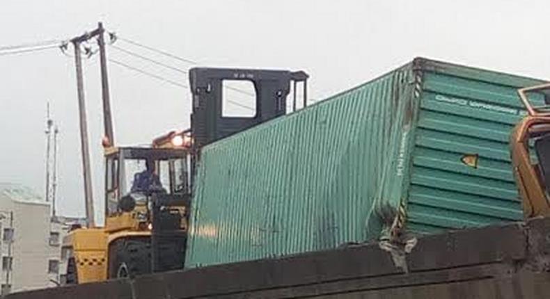 Container falls on Ojuelegba bridge