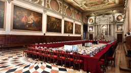 dyskurs coraz bardziej demokratyczny, ale i zafałszowany