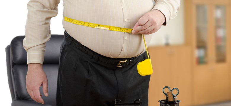 W czasie pandemii statystyczny obywatel przytył 2 kg, ma problem z kręgosłupem