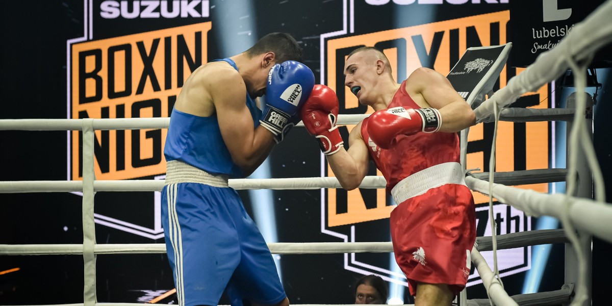 Damian Durkacz (z prawej) podczas gali Suzuki Boxing Night).