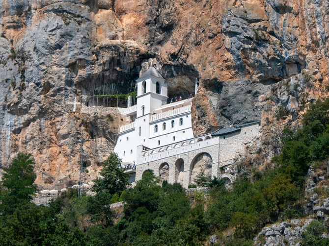 Ko ne sme da ide u manastir Ostrog: Ovo su pravila posete Svetom Vasiliju