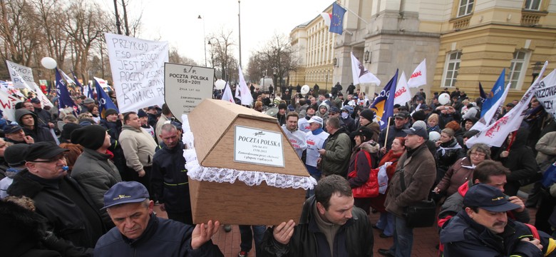 Związkowcy z Poczty Polskiej protestują przeciw zwolnieniom