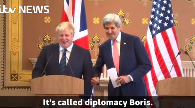 Boris Johnson ismerkedik kicsit a diplomáciával/Fotó - RT