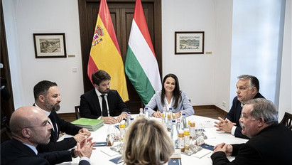 Orbán Viktor és Novák Katalin a spanyol jobboldali VOX párt vezetőjével találkozott: erről folyt a beszélgetés