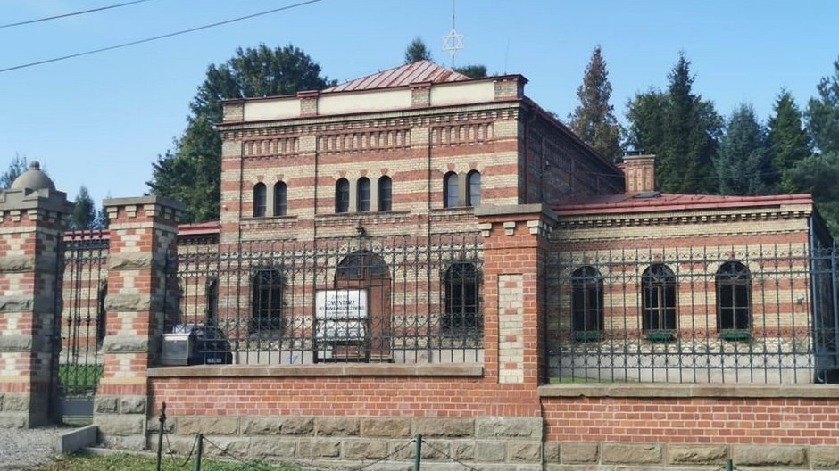 Cmentarz żydowski wraz z ogrodzeniem i Domem Przedpogrzebowym są wpisane do rejestru zabytków