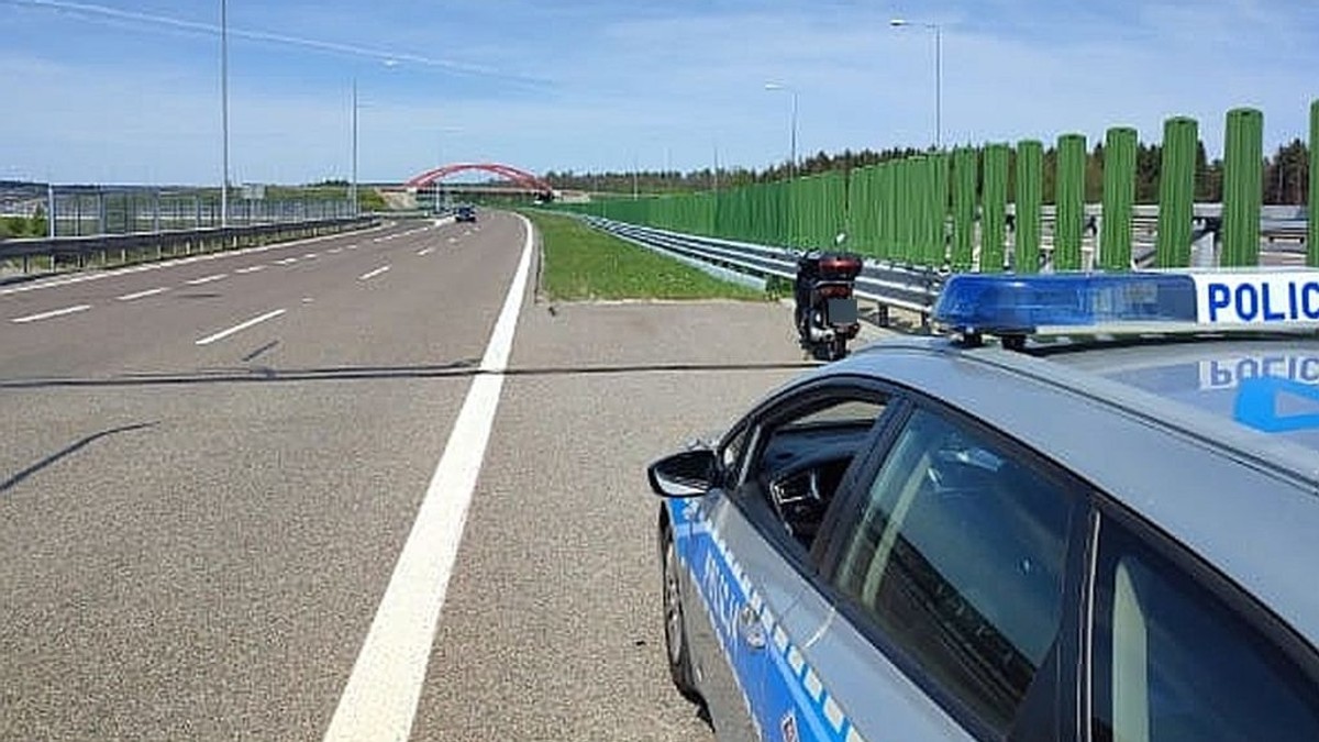 Zobaczyli go na A4 i nie wierzyli. Kierowca miał swoją wersję
