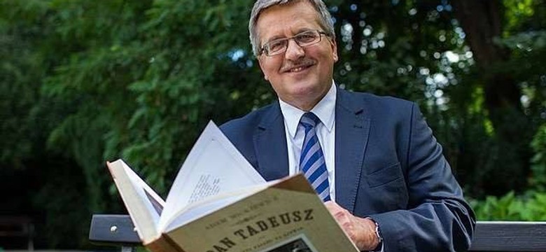 Jakiego poetę opłakuje Komorowski i czego żąda Putin? [MEMY]