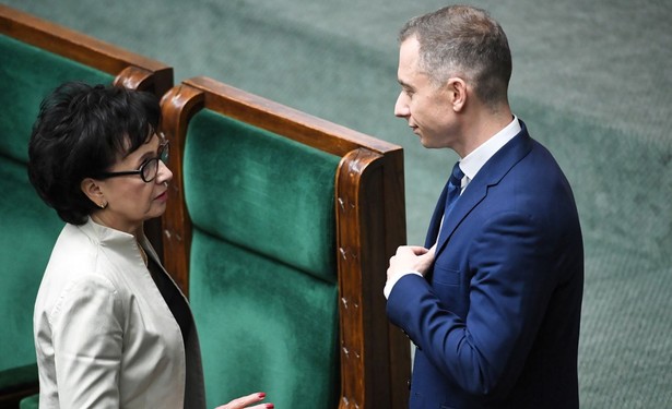 Poseł PO po zwycięstwie Grodzkiego w Senacie zaintonował hymn w Sejmie. Jak mu poszło? Zobaczcie WIDEO