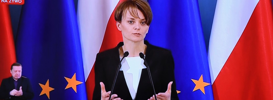 Minister rozwoju Jadwiga Emilewicz w trakcie konferencji w KPRM