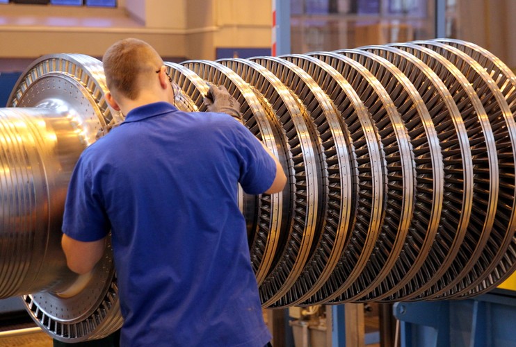 Budowa dwóch bloków o łącznej mocy 1800 MW realizowana jest przez PGE Górnictwo i Energetyka Konwencjonalna. 
<br><br> fot. (cat) PAP/Tomasz Waszczuk