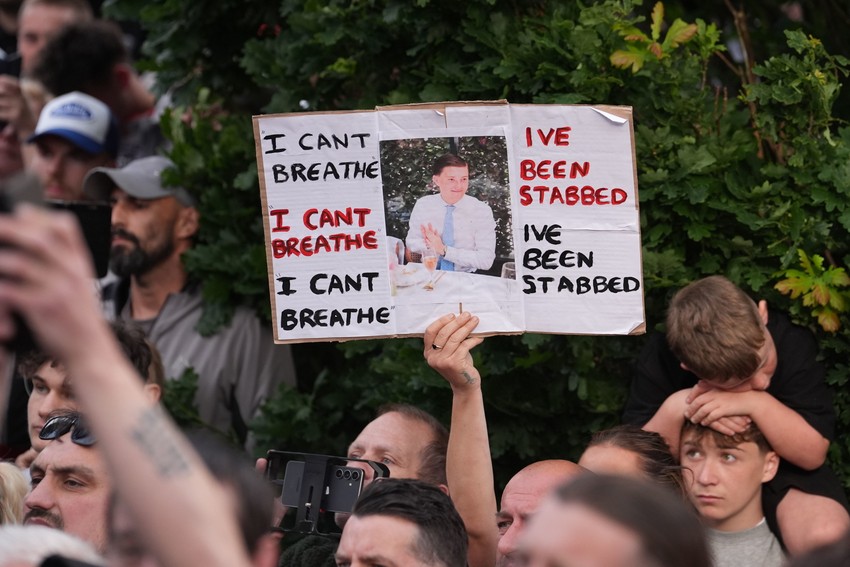 Protest u Sautemptonu 2. juna nakon ubistva 18-godišnjeg Henrija Novaka