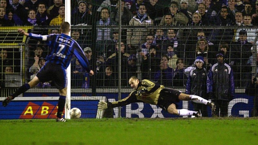 De Vilde brani penal fudbaleru Briža, najvećeg rivala Anderlehtu u Belgiji | Foto: Tim De Waele/Getty Images