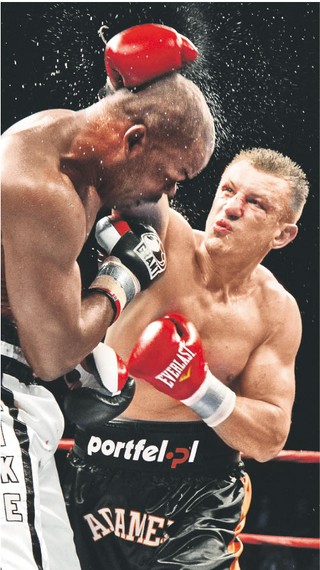 Tomasz Adamek dyktuje warunki nie tylko w ringu. I na tym wygrywa