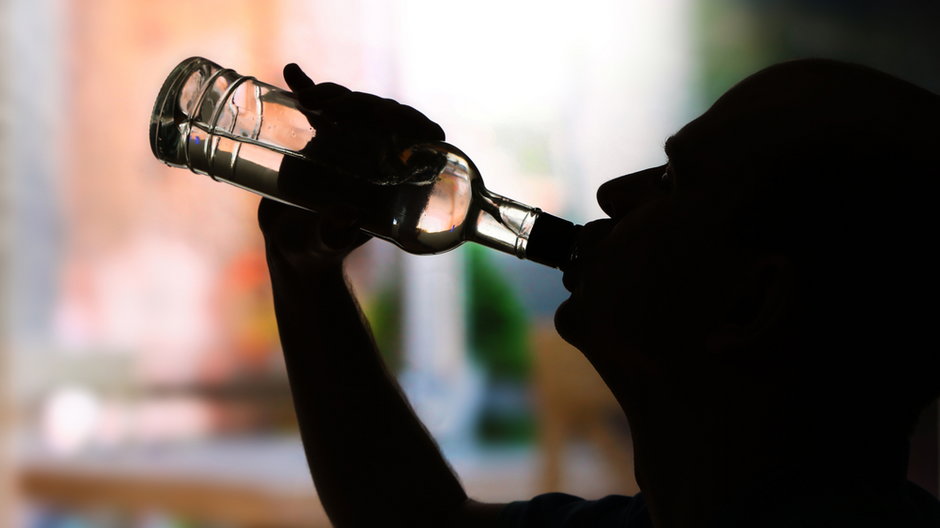 Co roku setki ludzi umierają w Indiach po spożyciu alkoholu destylowanego metodami chałupniczymi 
