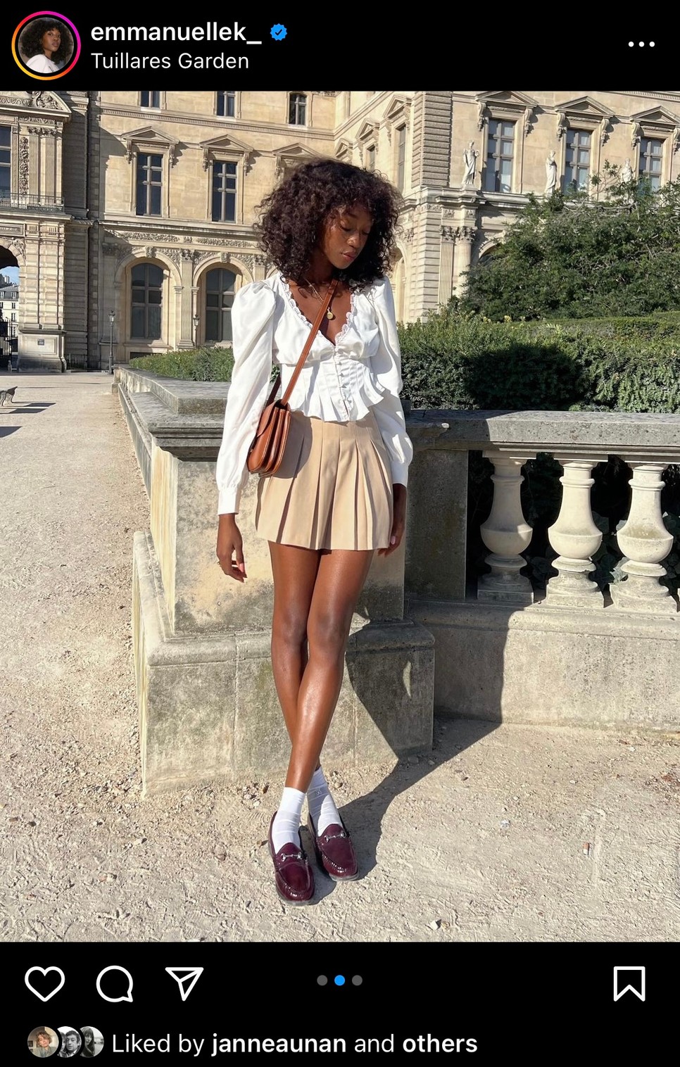 A fehér csinos blúz elmaradhatatlan szereplő a francia nők kelléktárában