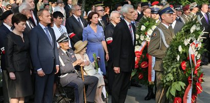 Żart Tuska z buczenia nad grobami powstańców