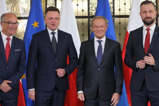 Liderzy opozycji przed spotkaniem z Andrzejem Dudą. Od lewej: Włodzimierz Czarzasty, Szymon Hołownia, Donald Tusk i Władysław Kosiniak-Kamysz. 24.10.2023 r.