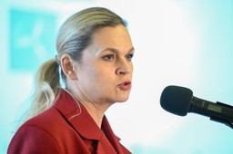 na tę decyzję nauczyciele długo czekali. barbara nowacka podpisała rozporządzenie