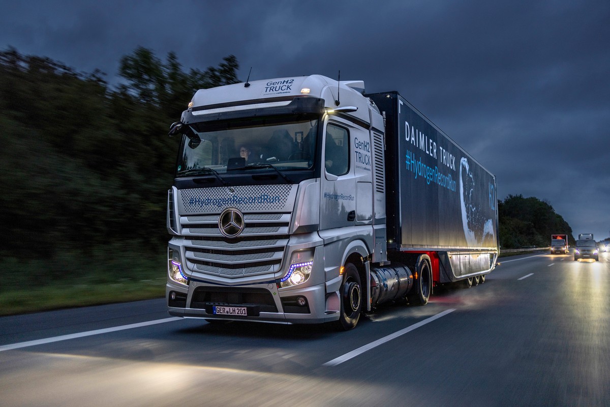 Mercedes-Benz GenH2- test ciężarówki na wodór