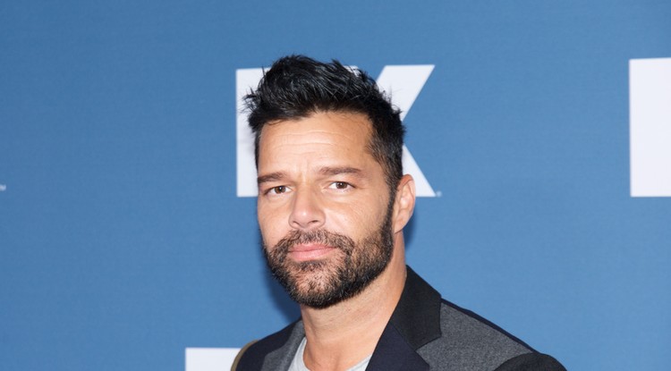 Ricky Martin pucér feneke ma a desszert ebéd után 18+